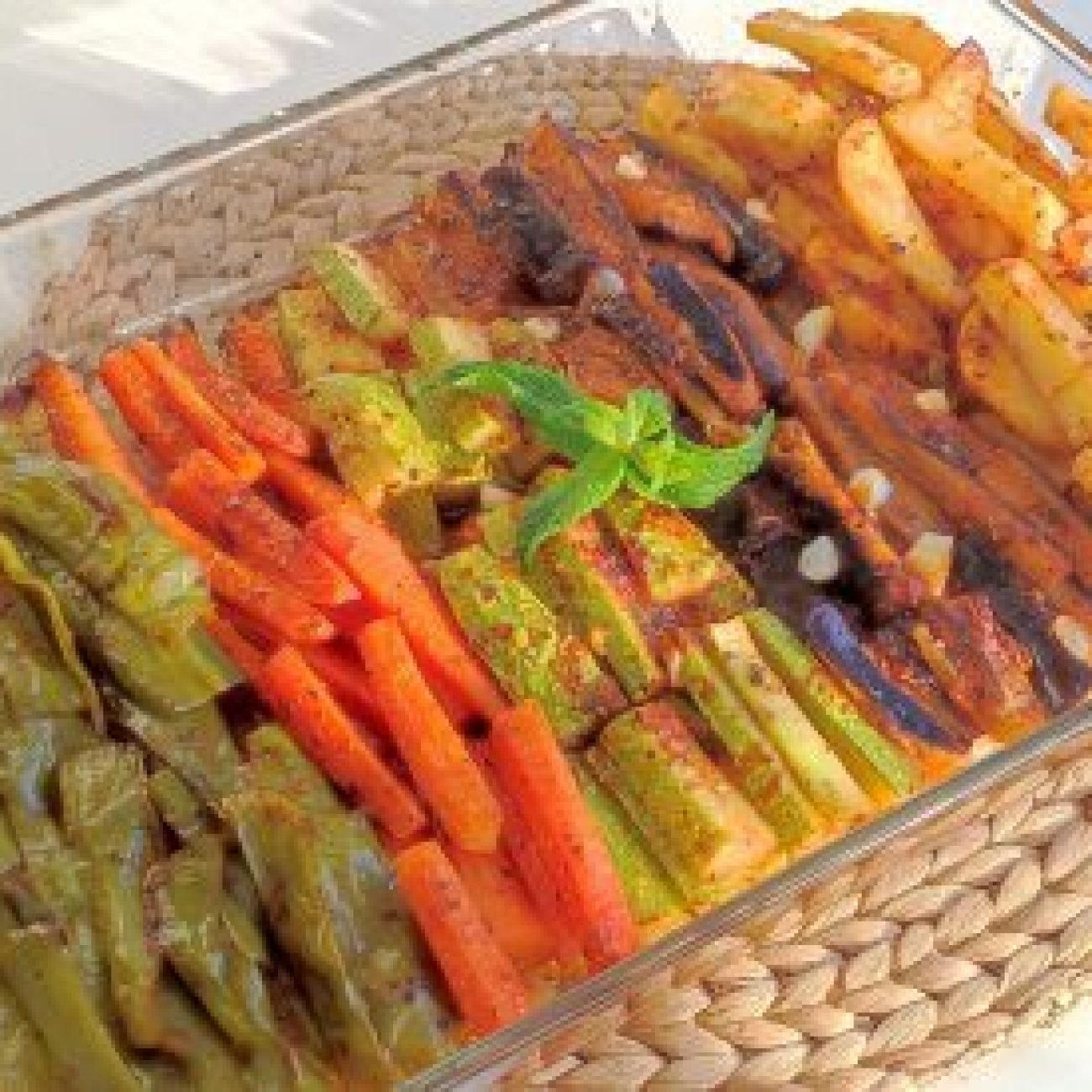 Fırında Az Yağlı Soslu Sebze Kebabı