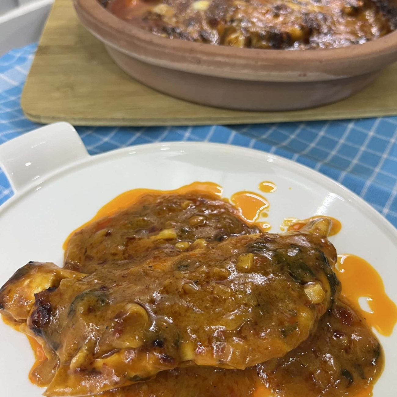 Enfes Sosuyla Fırında Tavuk Pirzola