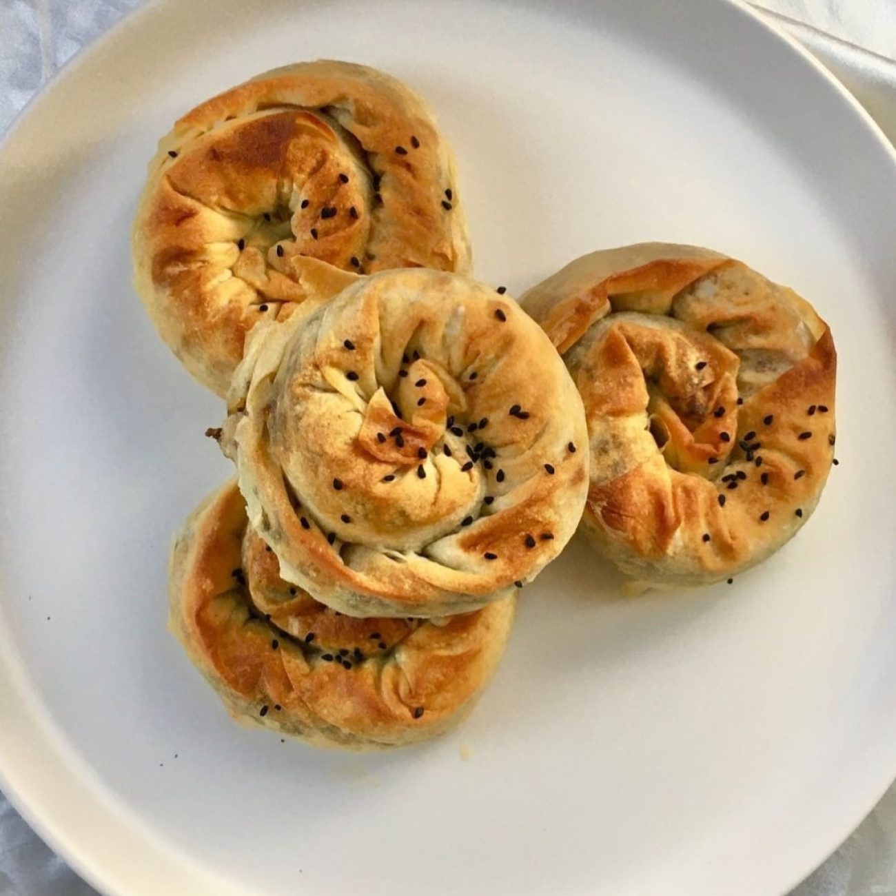 Kıymalı Gül Böreği