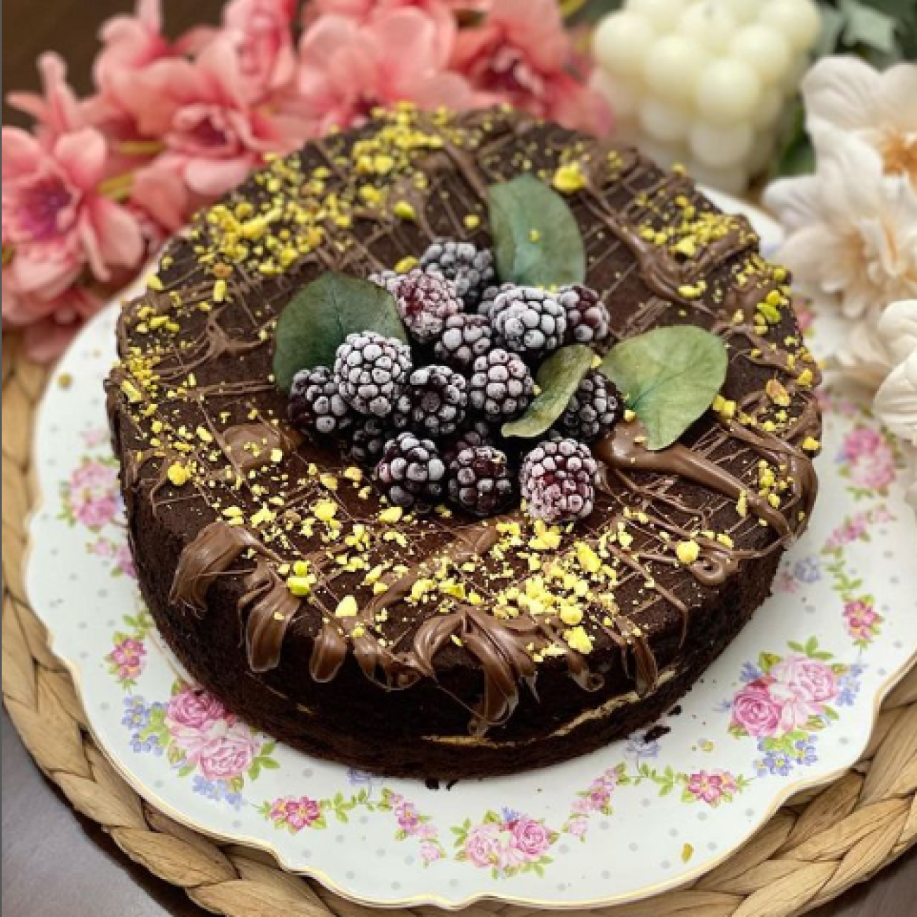 Cheesecake Dolgulu Çikolatalı Akışkan Kek