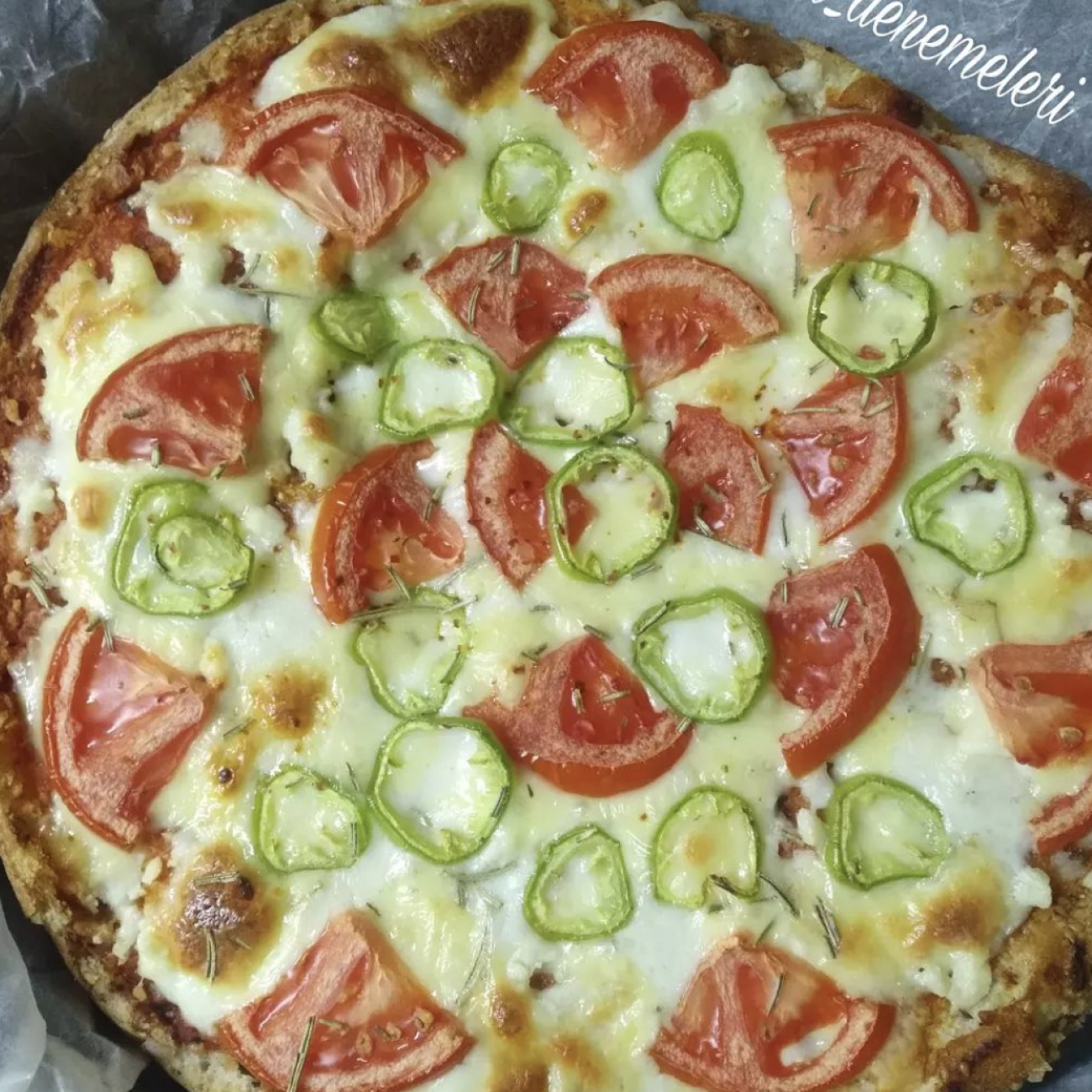 Bayatlamış Pidelerinizi Değerlendirin: Pide Pizzası
