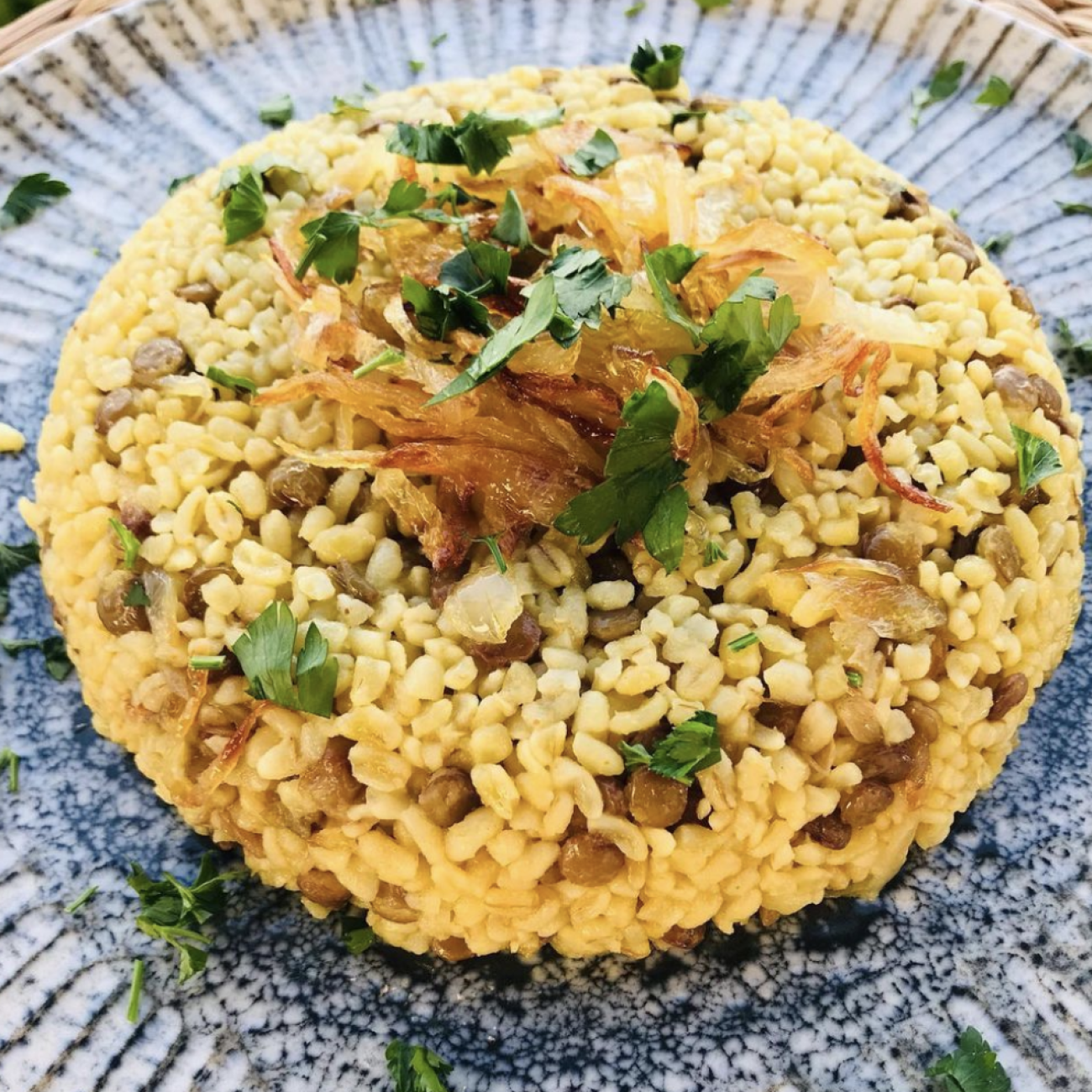 Karamelize Soğanlı Yeşil Mercimekli Bulgur Pilavı